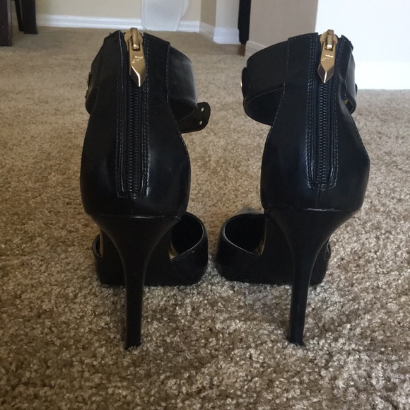 Black and Gold Pointed Toe Heel - Picture 3 of 4